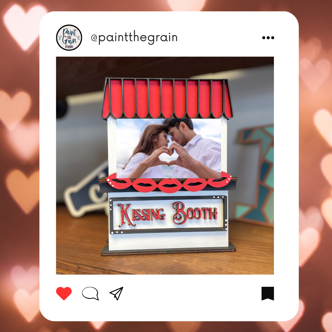 Kissing booth photo frame